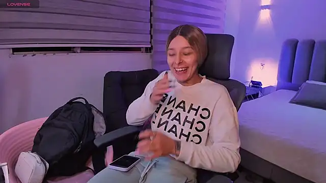 SkyThompson online show from 10.25.25