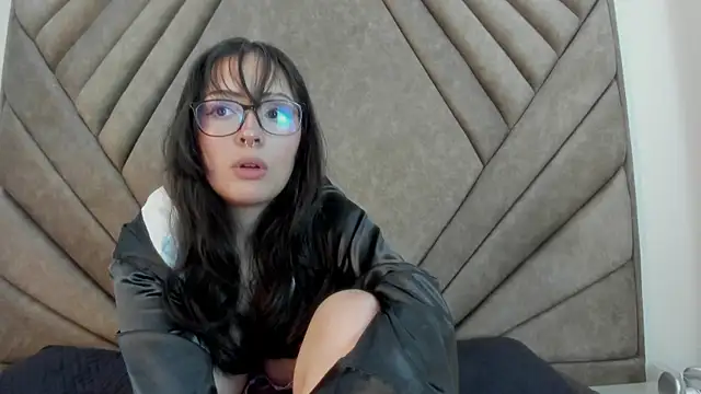 Snapshot of Mythical_Girll chatting on 09.18.25 Mythical Girll online show from 09.18.25