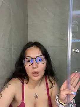 Snapshot of Mythical_Girll chatting on 10.03.25 Mythical Girll online show from 10.03.25