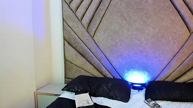 Snapshot of Mythical_Girll chatting on 10.06.25 Mythical Girll online show from 10.06.25