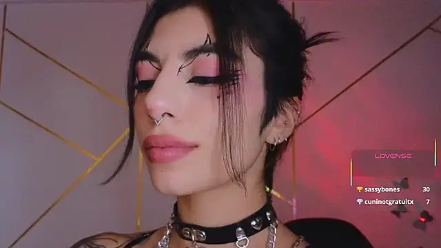 Hollyxx  online show from 11.13.25