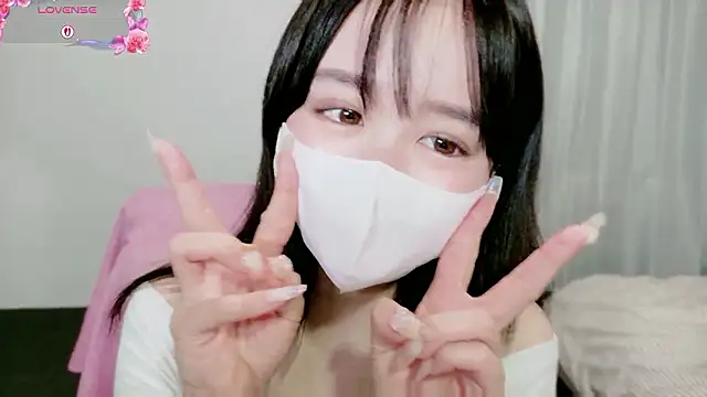 Snapshot of Anne_Anne_chan chatting on 10.15.25 Anne Anne chan online show from 10.15.25