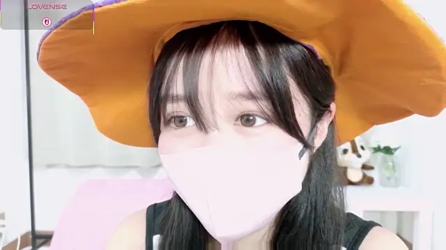 Snapshot of Anne_Anne_chan chatting on 10.31.25 Anne Anne chan online show from 10.31.25