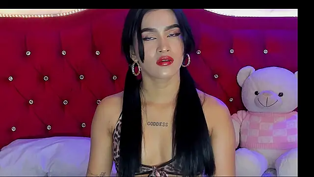 Snapshot of Lizzy_LaBelle chatting on 10.30.25 Lizzy LaBelle online show from 10.30.25