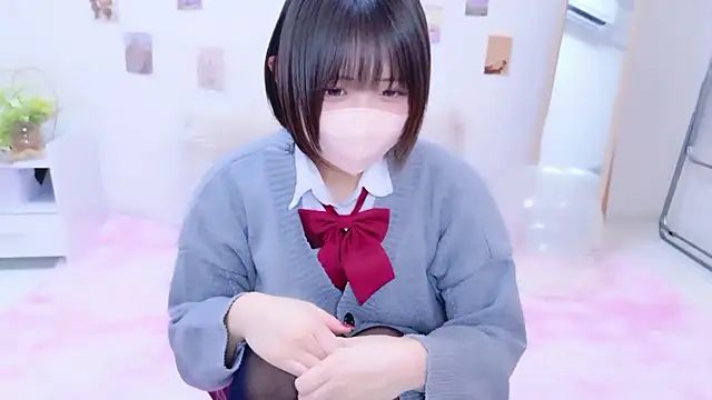 Hinata Sun online show from 12.03.25