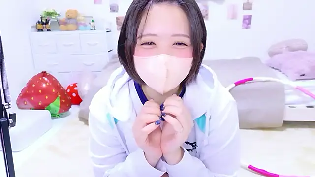Hinata Sun online show from 05.12.26