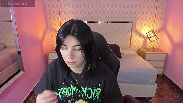 CHRISTY TEIGEN4 online show from 10.08.25