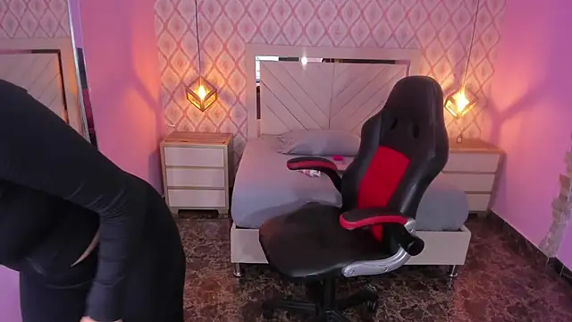 CHRISTY TEIGEN4 online show from 10.28.25