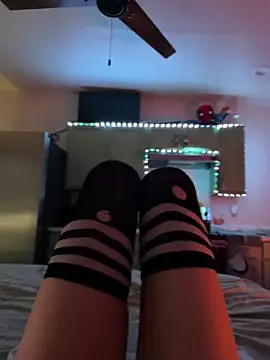 Snapshot of littiekitty chatting on 10.13.25 littiekitty online show from 10.13.25