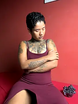 Snapshot of xbigpeach chatting on 10.09.25 xbigpeach online show from 10.09.25