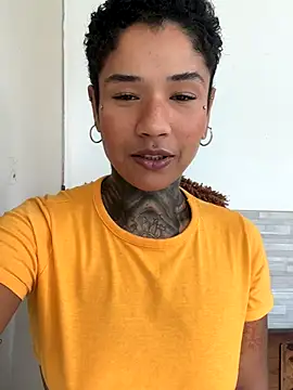 Snapshot of xbigpeach chatting on 10.12.25 xbigpeach online show from 10.12.25