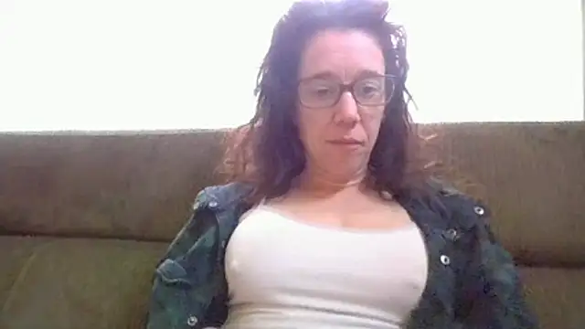 Snapshot of JezebelDutch chatting on 02.04.26 JezebelDutch online show from 02.04.26