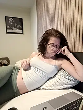 Snapshot of JezebelDutch chatting on 03.08.26 JezebelDutch online show from 03.08.26