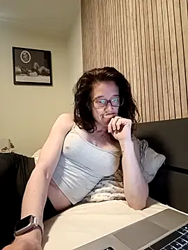 Snapshot of JezebelDutch chatting on 04.14.26 JezebelDutch online show from 04.14.26