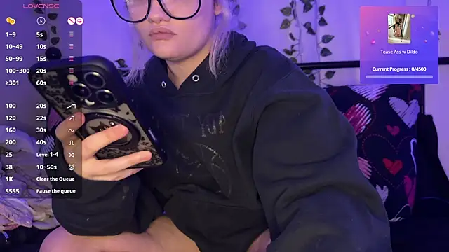 Snapshot of xxNaughtyNicolexx chatting on 10.05.25 xxNaughtyNicolexx online show from 10.05.25