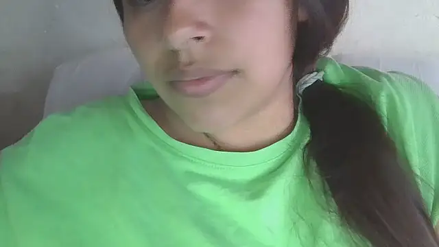 Snapshot of zairabreze chatting on 12.15.25 zairabreze online show from 12.15.25