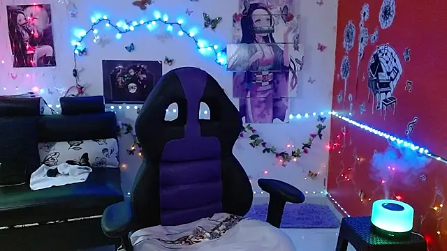 Snapshot of carol_20 chatting on 12.12.24 carol 20 online show from 12.12.24