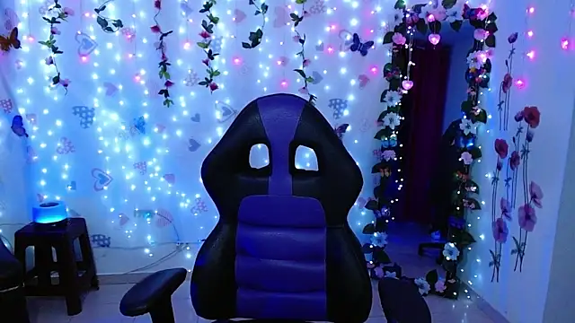 Snapshot of carol_20 chatting on 11.06.25 carol 20 online show from 11.06.25