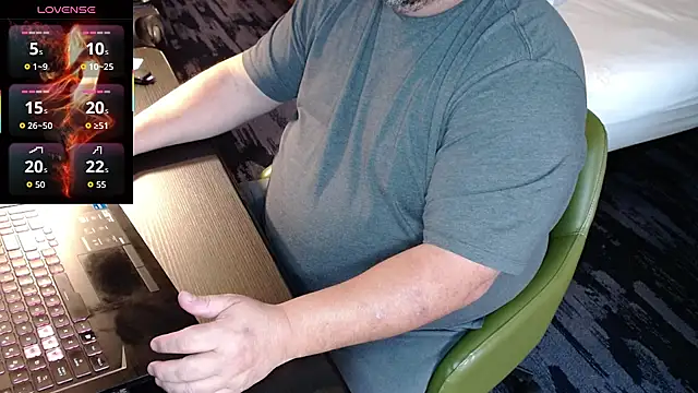 Snapshot of big_teddy98 chatting on 10.11.25 big teddy98 online show from 10.11.25