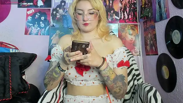 Avril Maria online show from 09.15.25