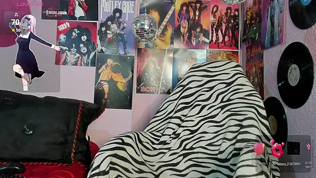 Avril Maria online show from 10.29.25