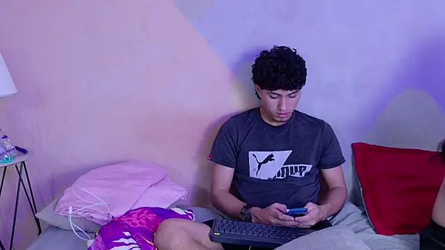 Snapshot of Laura_and_Kevin chatting on 09.10.25 Laura and Kevin online show from 09.10.25