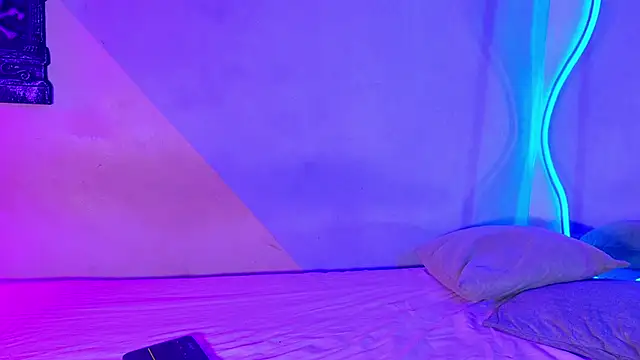 Snapshot of Laura_and_Kevin chatting on 10.03.25 Laura and Kevin online show from 10.03.25