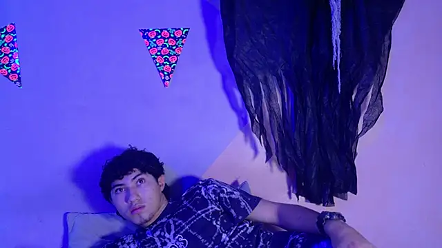 Snapshot of Laura_and_Kevin chatting on 10.11.25 Laura and Kevin online show from 10.11.25