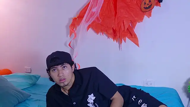 Snapshot of Laura_and_Kevin chatting on 10.14.25 Laura and Kevin online show from 10.14.25