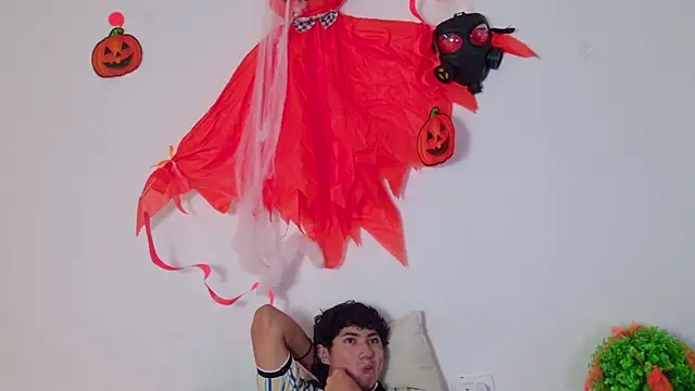 Snapshot of Laura_and_Kevin chatting on 10.18.25 Laura and Kevin online show from 10.18.25