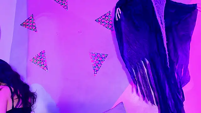 Snapshot of Laura_and_Kevin chatting on 10.27.25 Laura and Kevin online show from 10.27.25