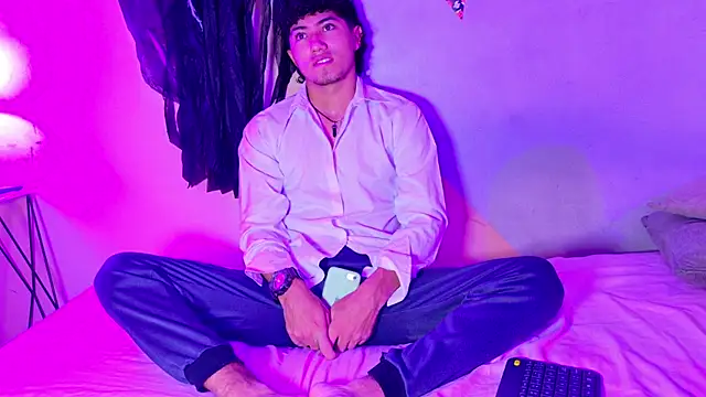 Snapshot of Laura_and_Kevin chatting on 10.31.25 Laura and Kevin online show from 10.31.25