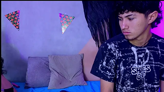 Snapshot of Laura_and_Kevin chatting on 11.04.25 Laura and Kevin online show from 11.04.25