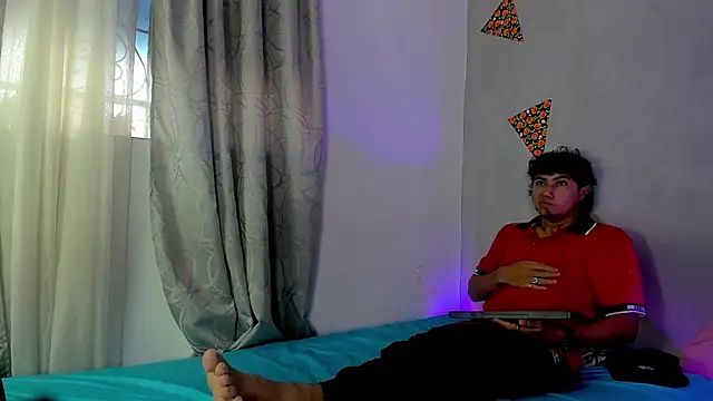 Snapshot of Laura_and_Kevin chatting on 11.22.25 Laura and Kevin online show from 11.22.25