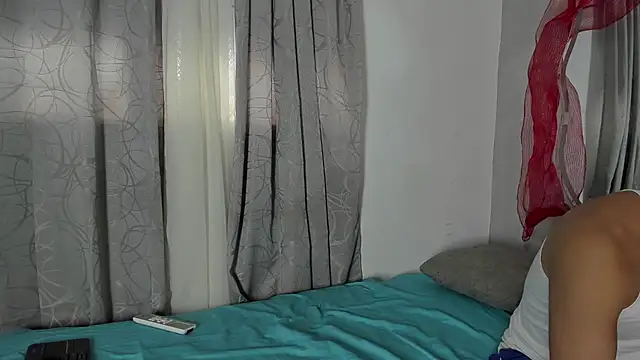 Snapshot of Laura_and_Kevin chatting on 12.04.25 Laura and Kevin online show from 12.04.25