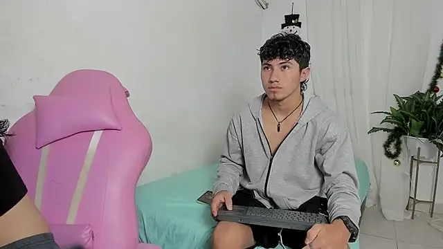 Snapshot of Laura_and_Kevin chatting on 12.21.25 Laura and Kevin online show from 12.21.25