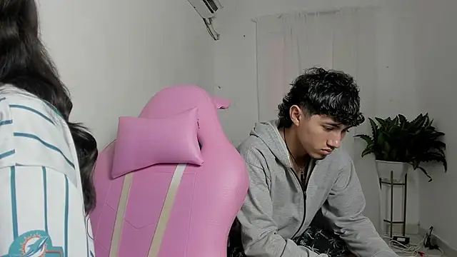 Snapshot of Laura_and_Kevin chatting on 01.10.26 Laura and Kevin online show from 01.10.26