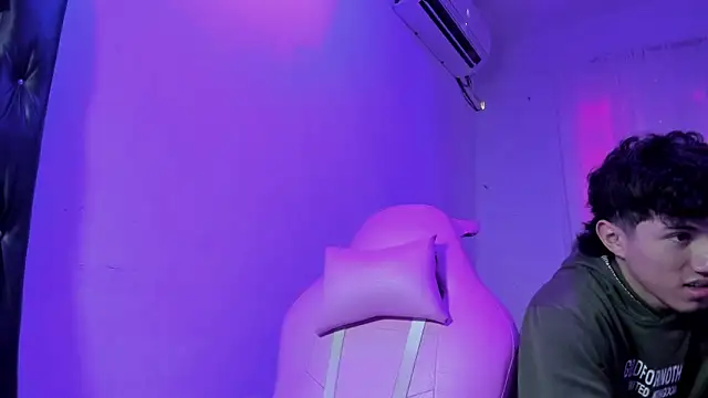 Snapshot of Laura_and_Kevin chatting on 01.11.26 Laura and Kevin online show from 01.11.26