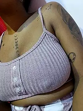 Snapshot of kdfoxxx chatting on 09.20.25 kdfoxxx online show from 09.20.25