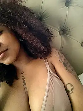 Snapshot of kdfoxxx chatting on 09.26.25 kdfoxxx online show from 09.26.25