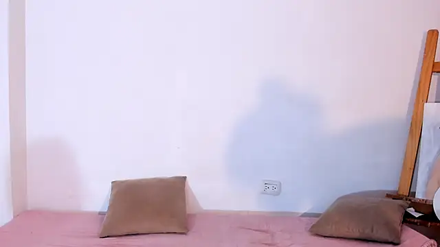 Snapshot of Lia_Rousse0 chatting on 10.01.25 Lia Rousse0 online show from 10.01.25