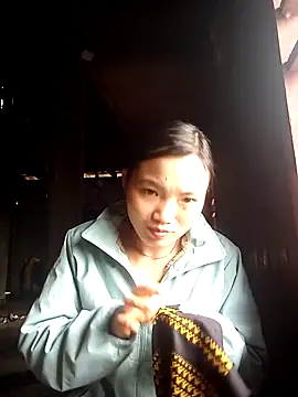 ngan-cute online show from 10.29.25