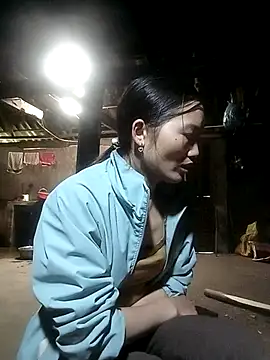 ngan-cute online show from 10.31.25