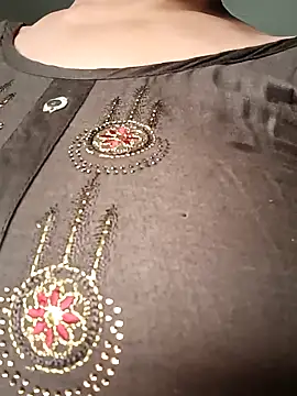 Snapshot of angel_ridhi chatting on 09.30.25 angel ridhi online show from 09.30.25