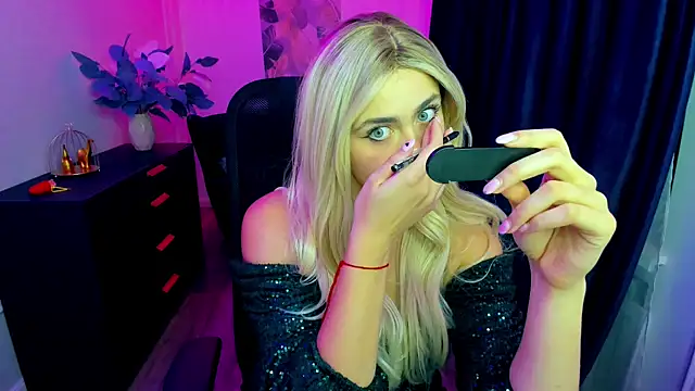 LeslieMineg online show from 09.18.25