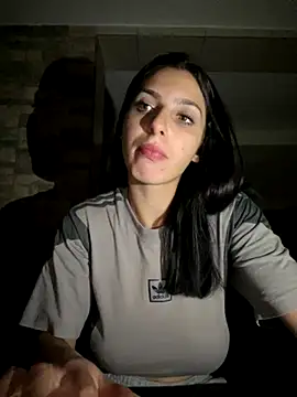 Laraa201 online show from 10.16.25