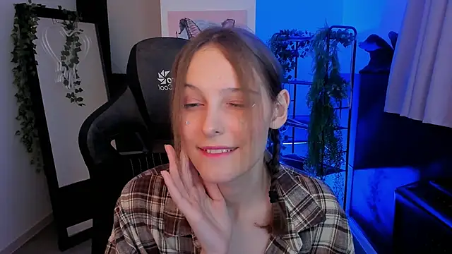 Snapshot of JenniferKiim chatting on 10.23.25 JenniferKiim online show from 10.23.25