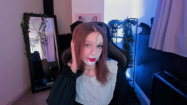 Snapshot of JenniferKiim chatting on 10.31.25 JenniferKiim online show from 10.31.25