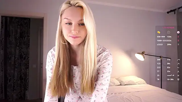 Snapshot of CherieSprinzl chatting on 09.18.25 CherieSprinzl online show from 09.18.25