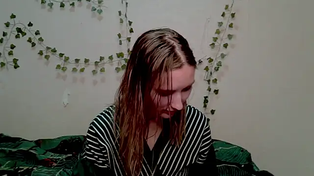  kikiclark   online show from 11.05.25